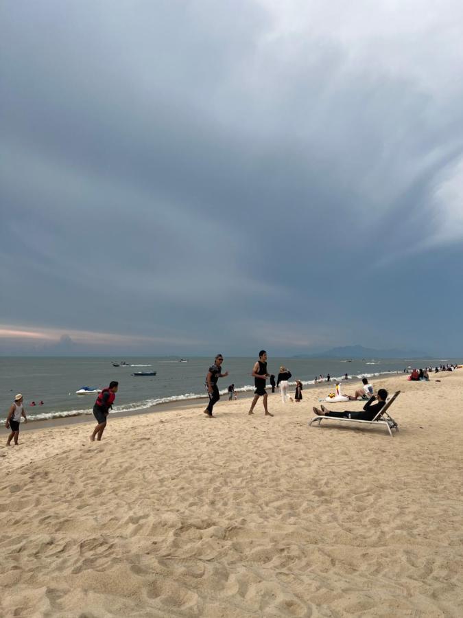 By The Sea Beachfront Designer Suites Penang - Managed By Art Of Tree Batu Feringgi Exteriör bild