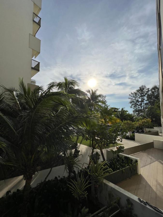 By The Sea Beachfront Designer Suites Penang - Managed By Art Of Tree Batu Feringgi Exteriör bild