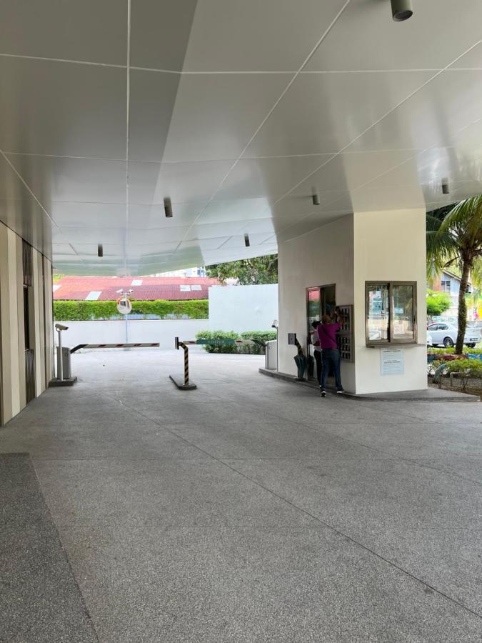 By The Sea Beachfront Designer Suites Penang - Managed By Art Of Tree Batu Feringgi Exteriör bild