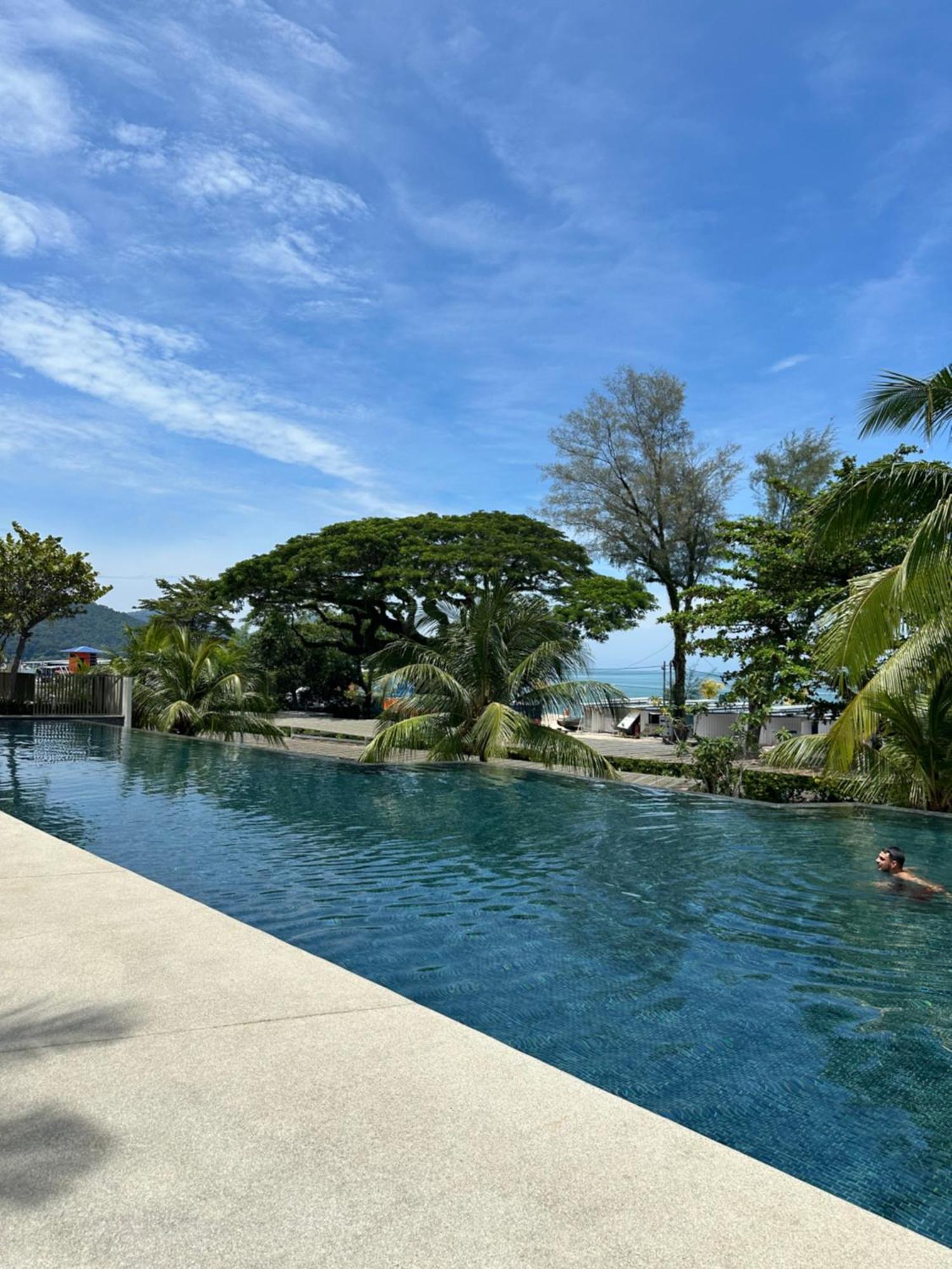 By The Sea Beachfront Designer Suites Penang - Managed By Art Of Tree Batu Feringgi Exteriör bild